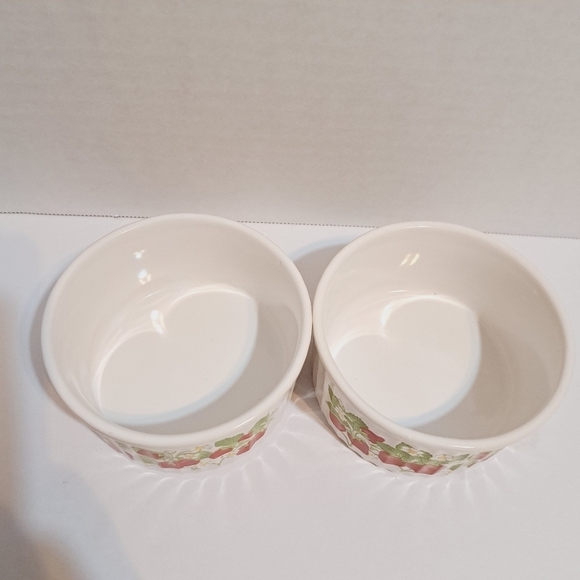 Action Japan Strawberries Mini Souffle Ramkin Baking Stoneware Set of 2 - Picture 4 of 6